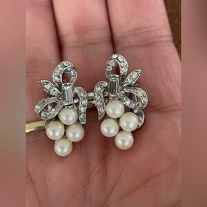 Vendome MCM Vintage Elegant Silver Rhinestone & Faux Pearl Bow clip Earrings